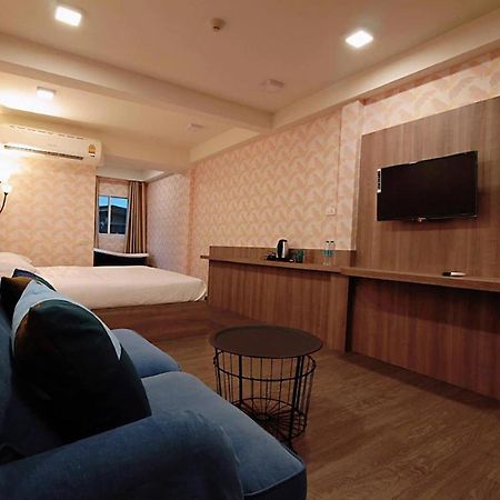 R 17 Living Hotel Bangkok Exterior foto