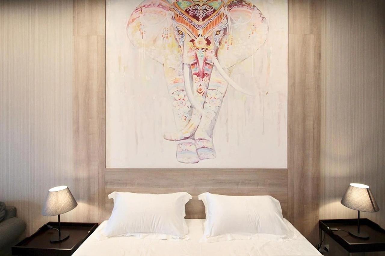 R 17 Living Hotel Bangkok Exterior foto