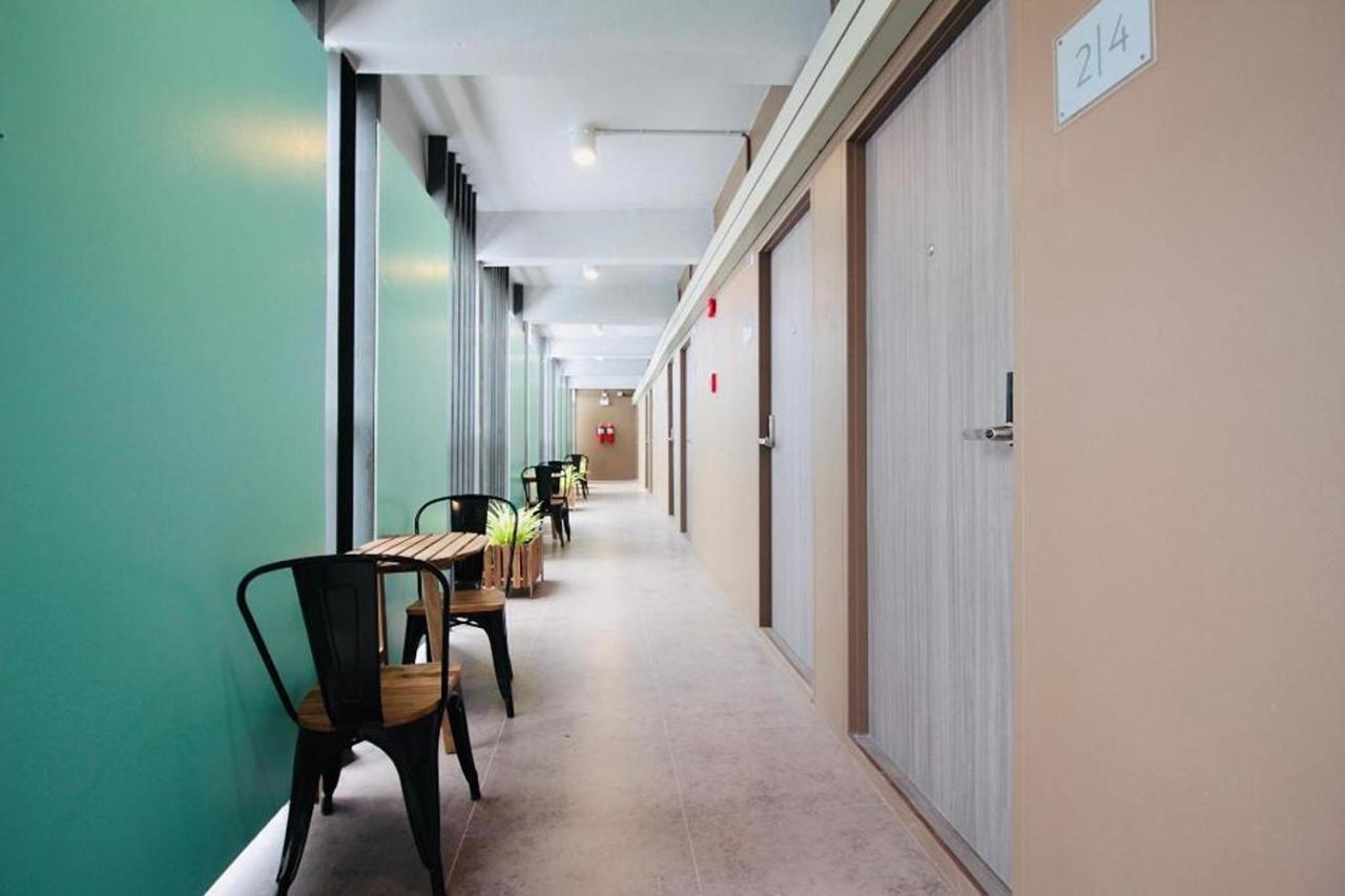 R 17 Living Hotel Bangkok Exterior foto