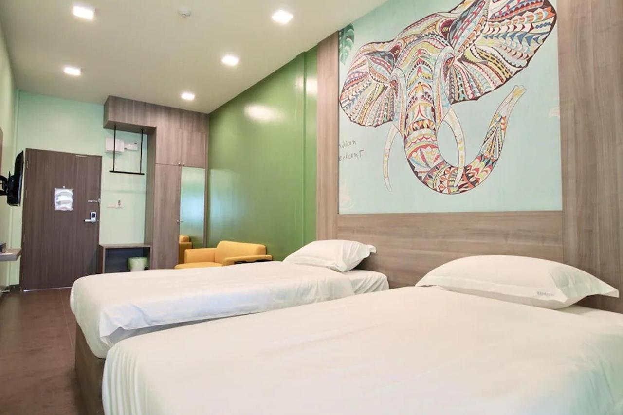 R 17 Living Hotel Bangkok Exterior foto