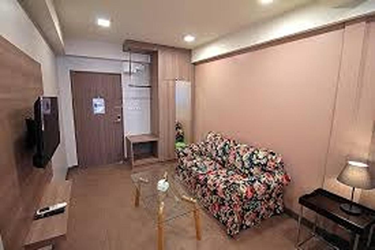 R 17 Living Hotel Bangkok Exterior foto
