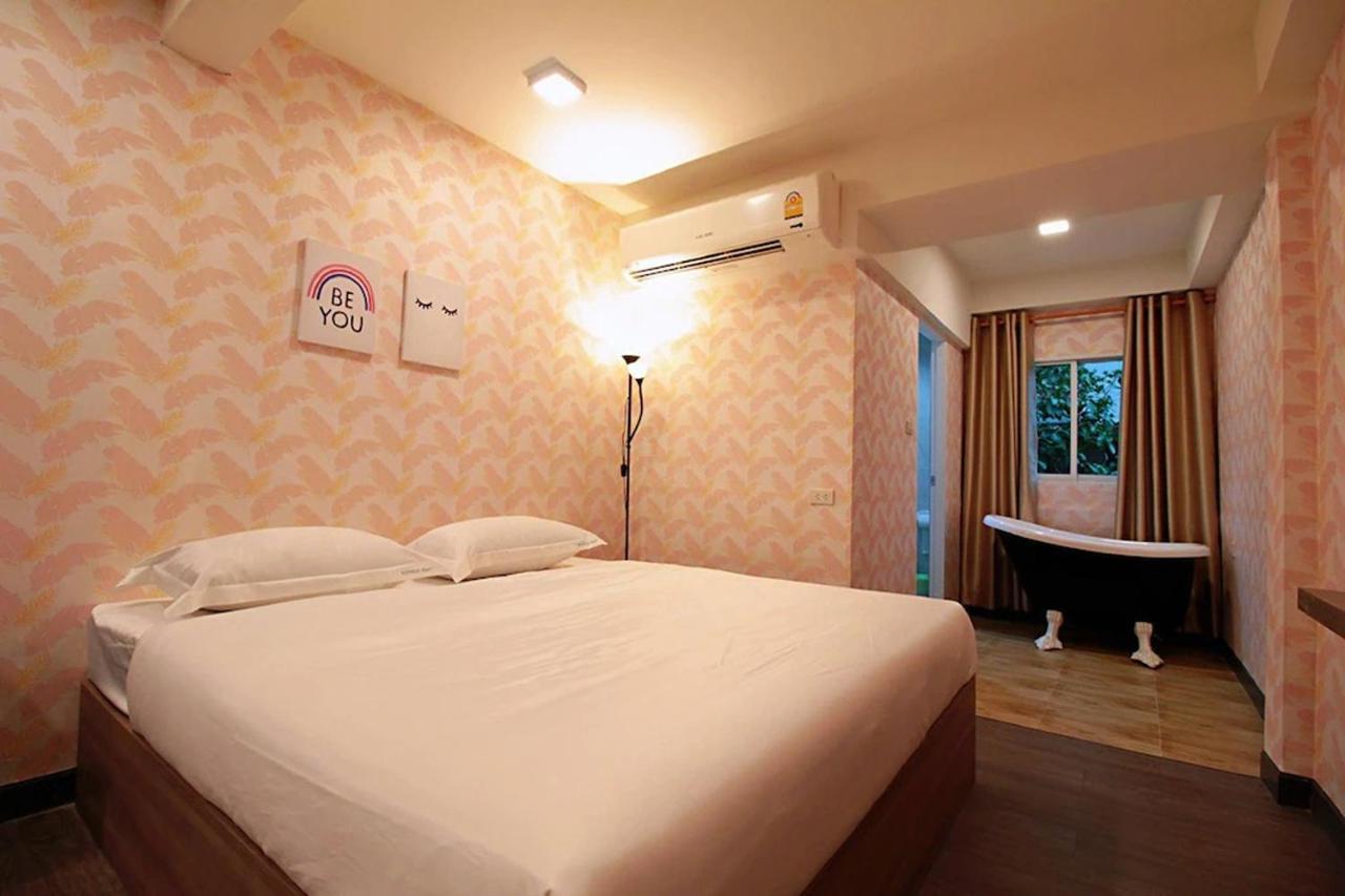 R 17 Living Hotel Bangkok Exterior foto